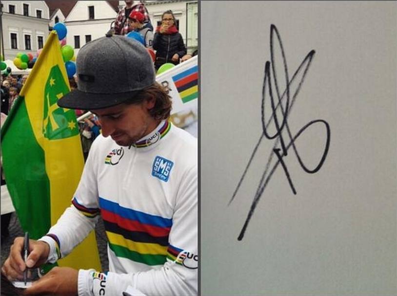 Sono stati tanti gli autografi firmati da Sagan . Ecco a destra il segno di Peter. Foto da Twitter